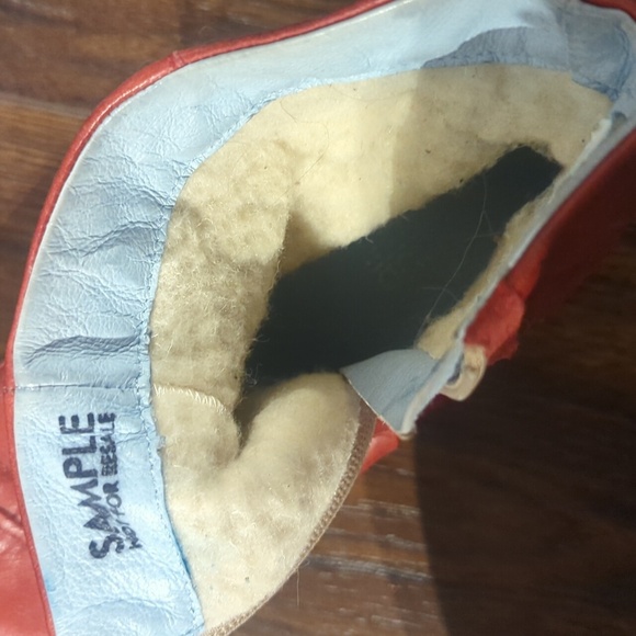 Cloud Red Sherpa Booties - Picture 3 of 4